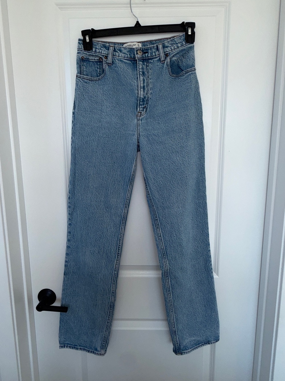 Abercrombie & Fitch Ultra High Rise 90s Straight Jeans Size 27/4L 32.5” Inseam